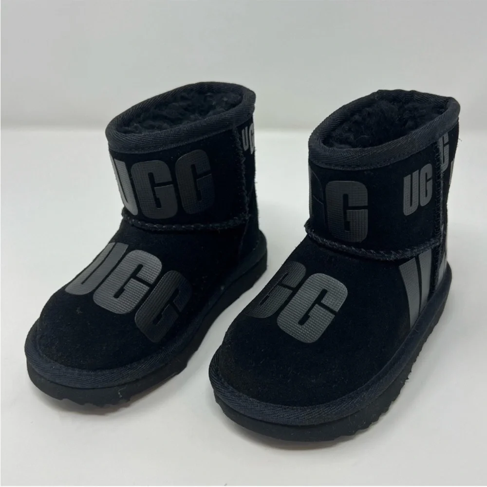 UGG mini classic scatter graphic Toddler Boots Size 7T New, NO BOX